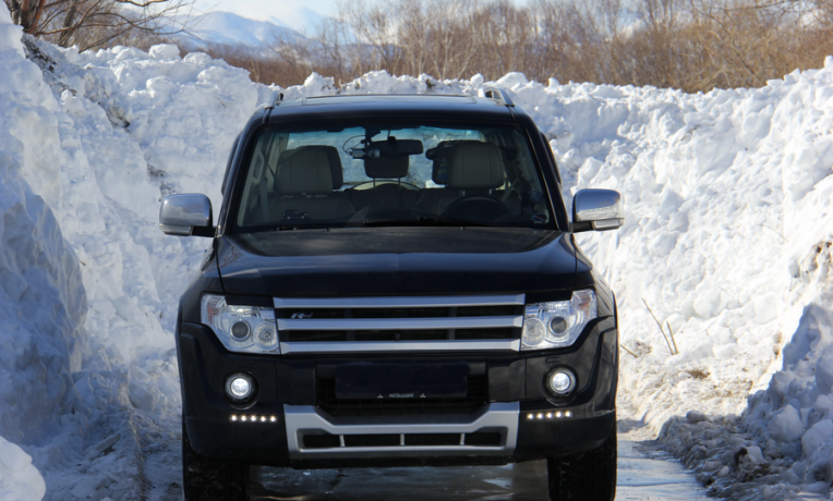 Накладка (юбка) переднего бампера "Broomer Design" (Без ДХЛ) для Mitsubishi Pajero IV (2006-2015) купить недорого с доставкой в Брянск
